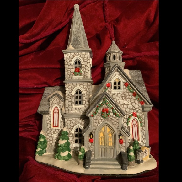Carole Towne St. Isabel's Chapel w/Foam & Box Christmas Village Church - Picture 1 of 11